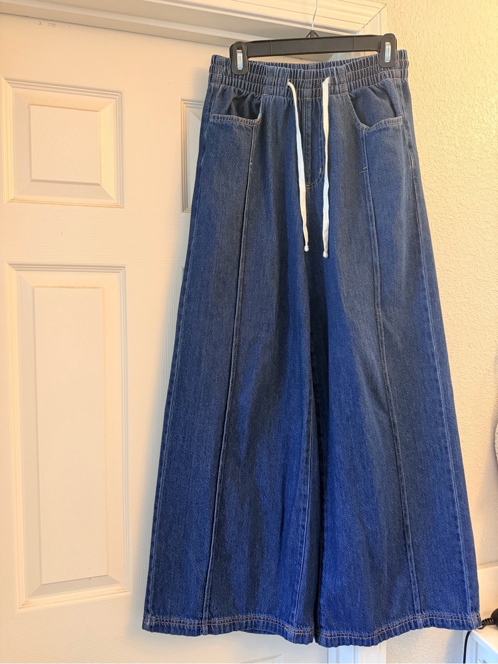 Universal Thread Wide-Leg Dark Blue Denim Jeans with Drawstring